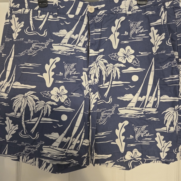 Vineyard Vines Blue and White Tropical Print Men's Shorts - Picture 1 of 3